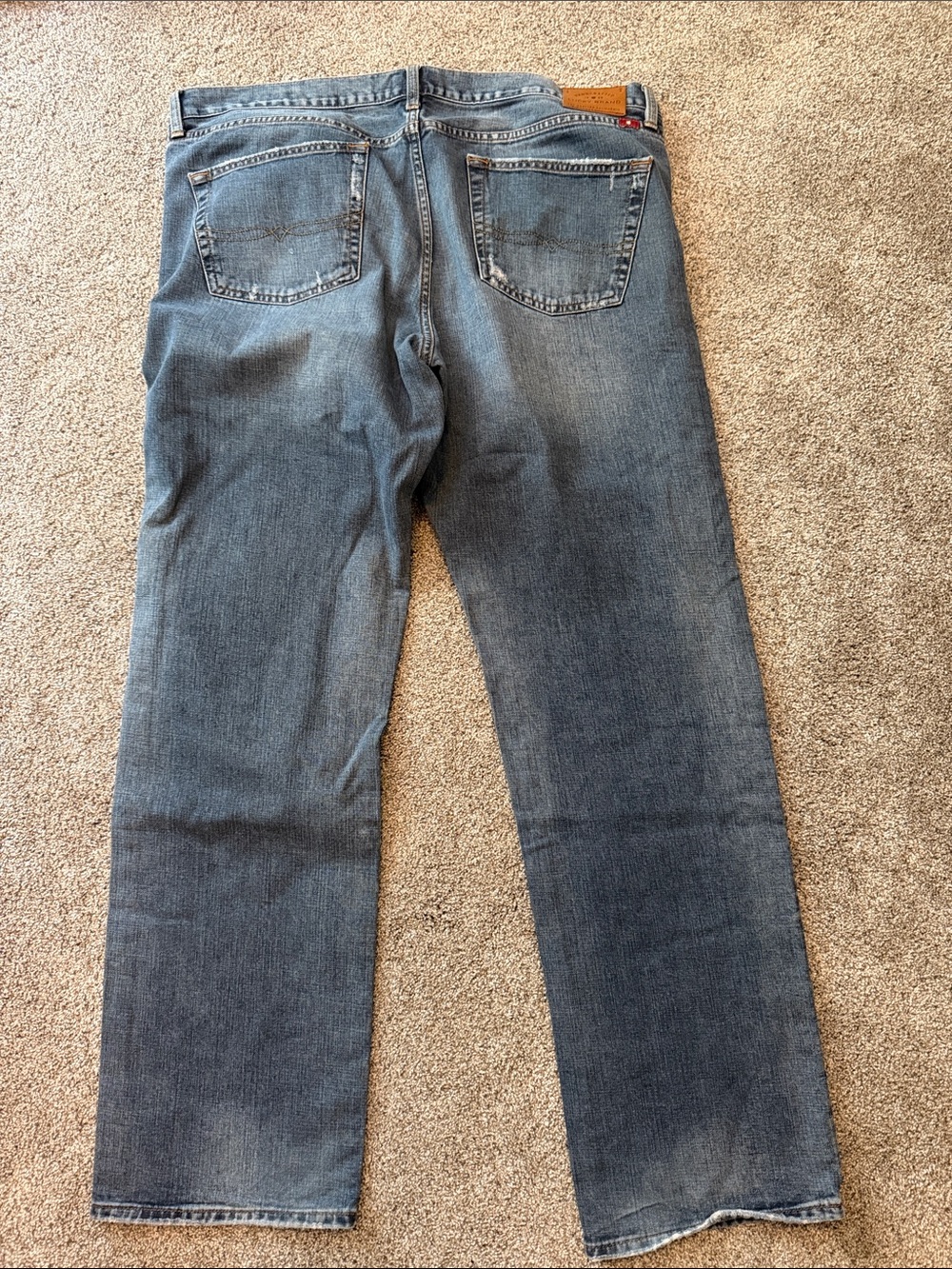 Lucky Brand Men's Faded Blue Straight Jeans - Picture 2 of 2